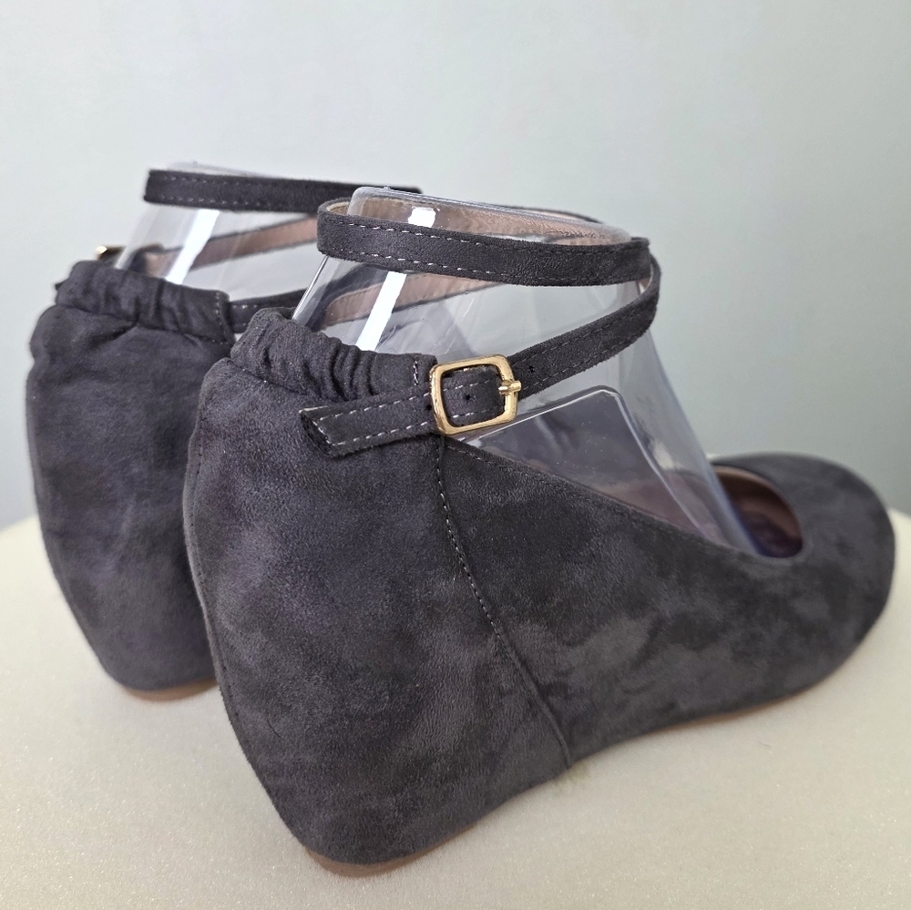 Journee Collection Tibby Grey Faux Suede Ankle Strap Wedges Size 7.5 NEW IN BOX! - Picture 7 of 14